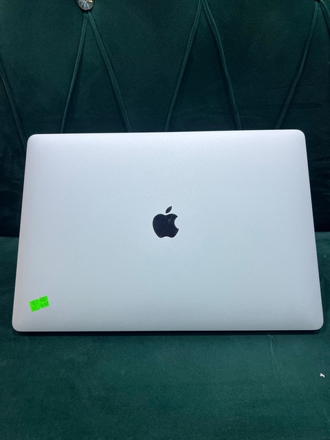 MacBook Pro 2019 15-inch Core i7 32gb ram 1TB ssd Touchbar