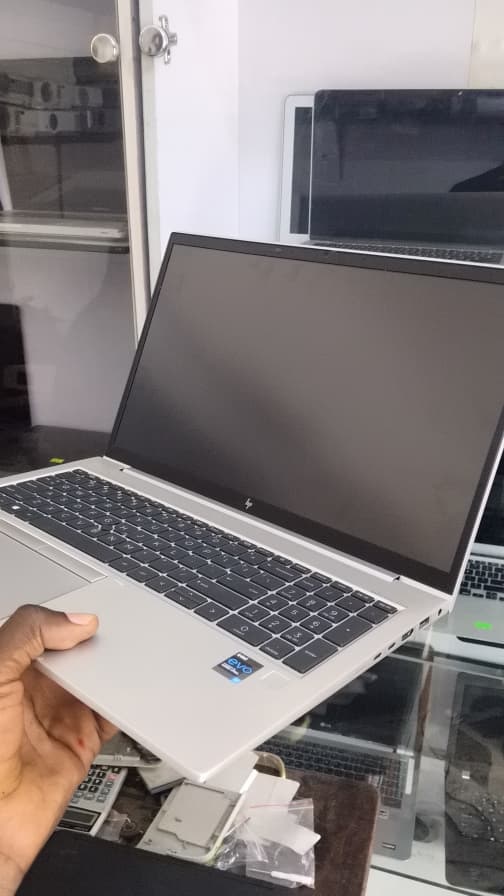 HP EliteBook  850G8